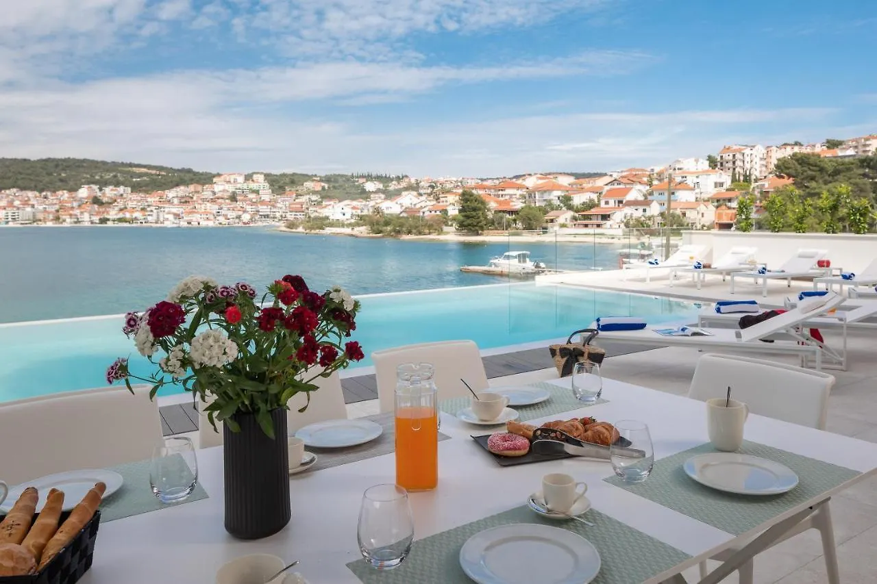 Beachfront Villa Milka With Pool Τρογκίρ 0*,