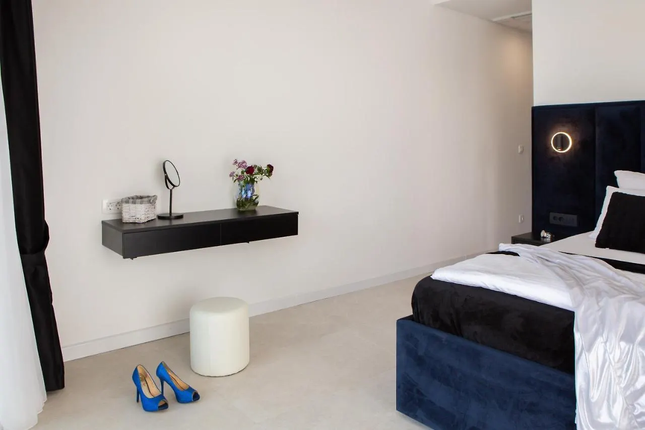 Beachfront Villa Milka With Pool Τρογκίρ