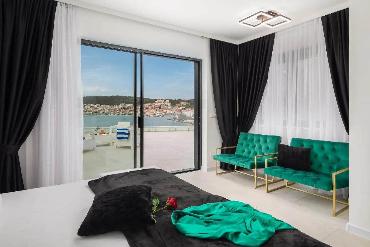 Beachfront Villa Milka With Pool Τρογκίρ